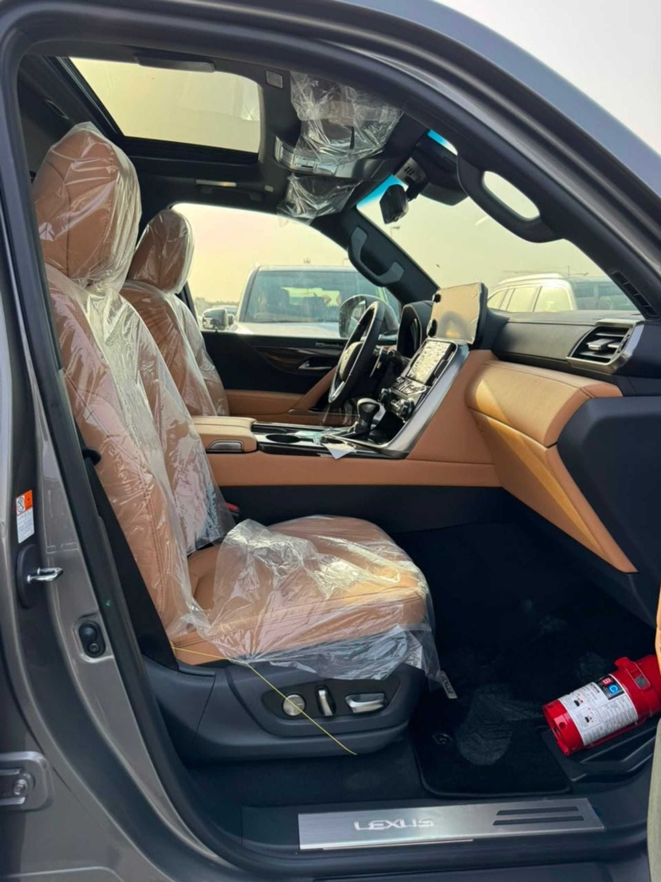 Lexus LX600 SIGNATURE TURBO SPORT || 3.5L PETROL V6 | RADAR | REAR ENTERTAINMENT SCREEN | LETAHER / SUNROOF (CODE # L6TSO)