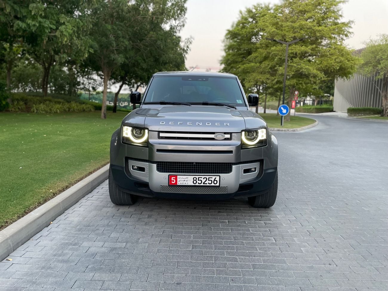 Land Rover Defender p400 x dynamic