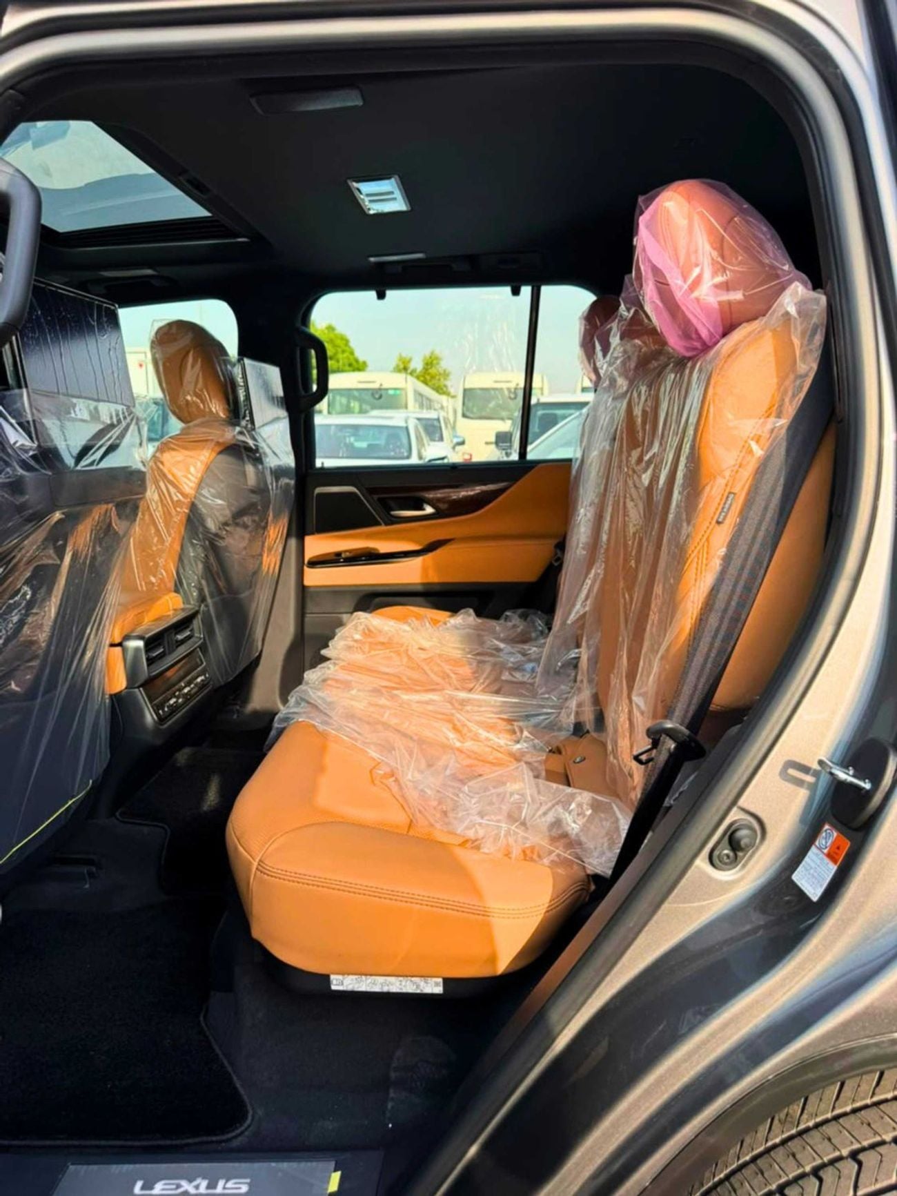 Lexus LX600 SIGNATURE TURBO SPORT || 3.5L PETROL V6 | RADAR | REAR ENTERTAINMENT SCREEN | LETAHER / SUNROOF (CODE # L6TSO)