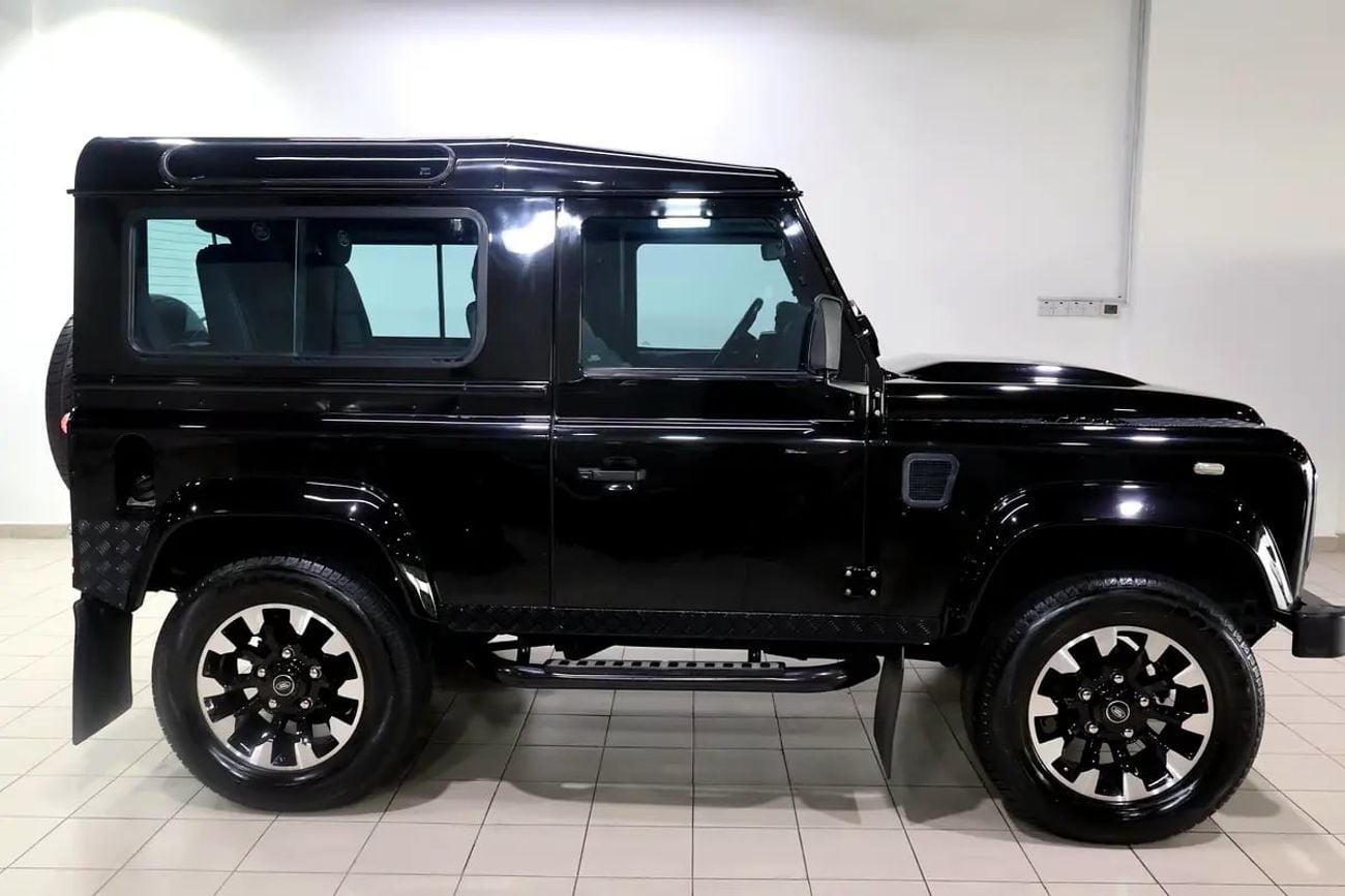 Land Rover Defender !! || GCC Specs || Manual || Super clean
