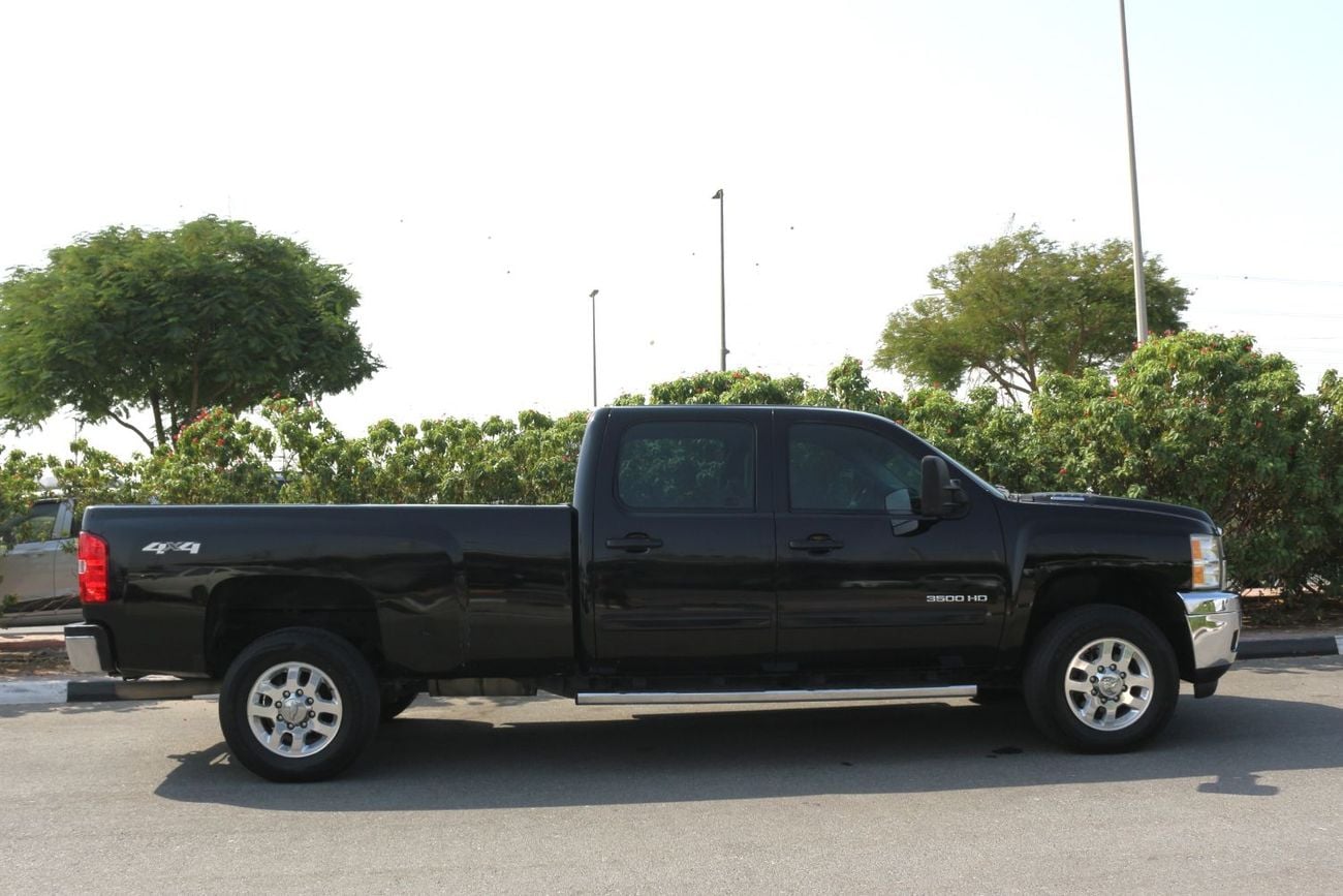 Chevrolet Silverado 3500 EXT/CAB Model 2013 Gulf space
