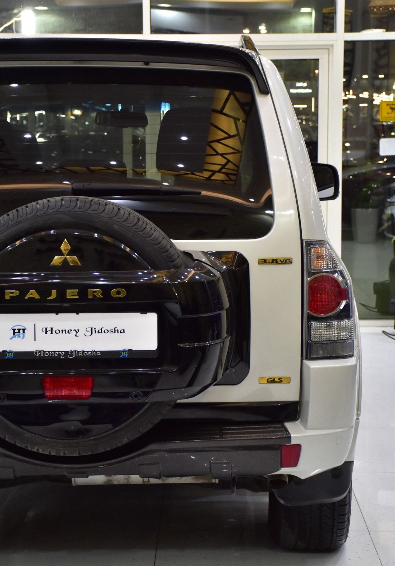 ميتسوبيشي باجيرو EXCELLENT DEAL for our Mitsubishi Pajero 3.8L GLS 3 Doors ( 2018 Model ) in White Color GCC Specs