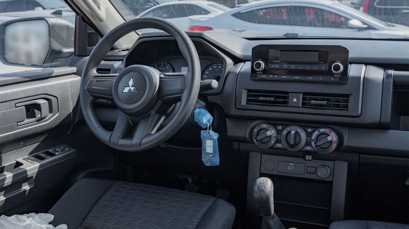 Mitsubishi L200 GL 2026 Mitsubishi L200 GL 2.4L 4WD DC MT Petrol (White)