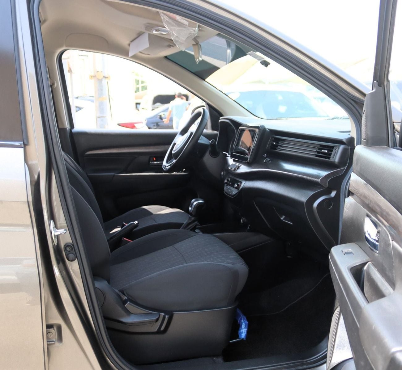 Suzuki Ertiga GLX ACCIDENTS FREE - GCC - ENGINE 1500 CC -ORIGINAL PAINT - PERFECT CONDITION INSIDE OUT