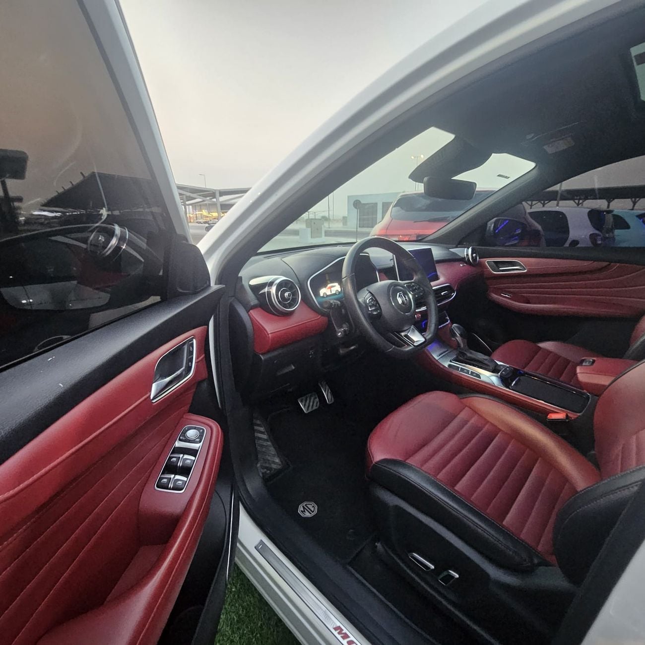 أم جي HS LUXURY