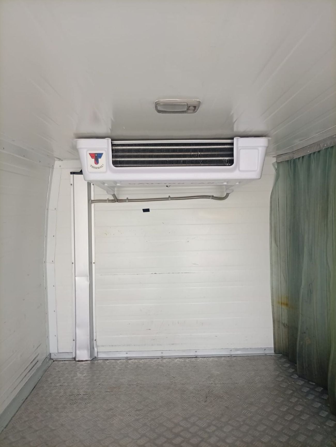 Nissan Urvan STANDARD STD CHILLER VAN