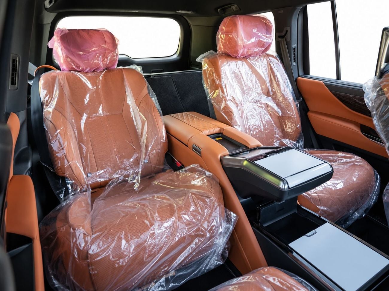 لكزس LX 700h VIP ECTAV0008 - لكزس LX700h VIP موديل 2026 - محرك هجين 3.5 لتر، ناقل حركة أوتوماتيكي - لون أبيض مع مقصور