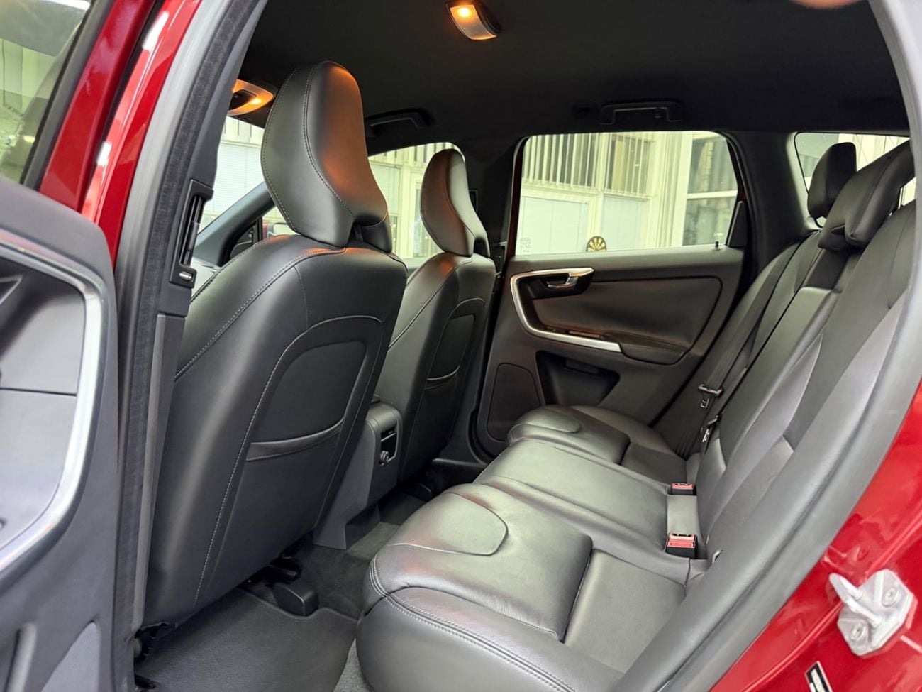 فولفو XC 60 MOMENTUM