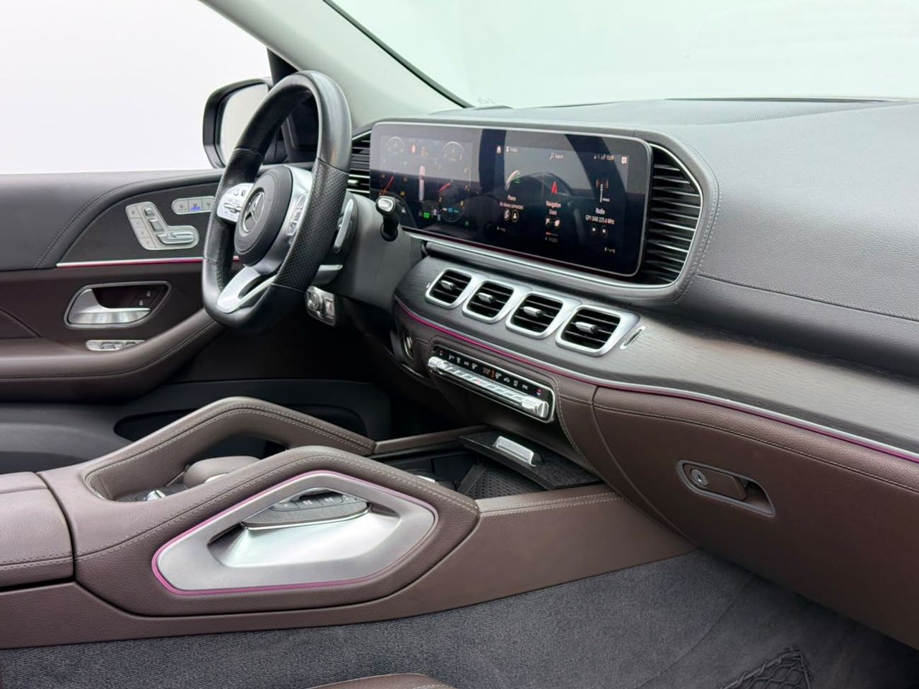 مرسيدس بنز GLS 580 STANDARD مرسيدس بنز GLS580 4MATIC موديل 2020، مزودة بحزمة خدمة مرسيدس بنز لعام 2028، مع ضمان، وسجل صيانة كامل
