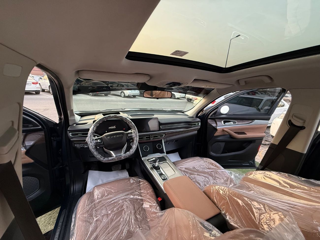 إكسيد VX FLAGSHIP 7 Seats / 7-Seater (7 مقاعد) Panoramic Sunroof (فتحة سقف بانوراما) Leather Seats (مقاعد جلد) 360-