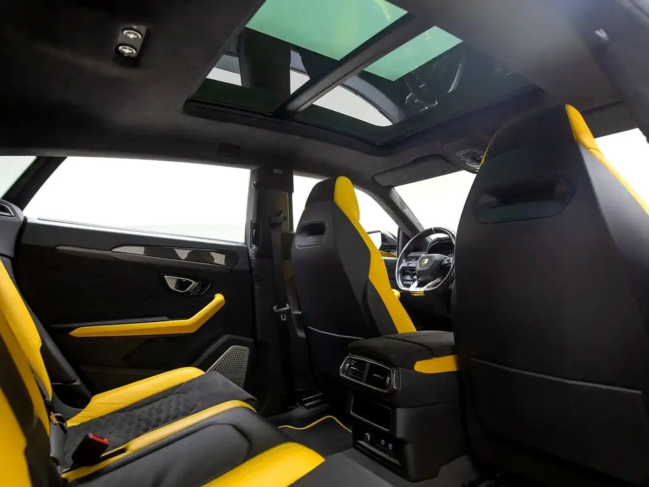 Lamborghini Urus Pearl Capsule | GCC Spec | With Warranty
