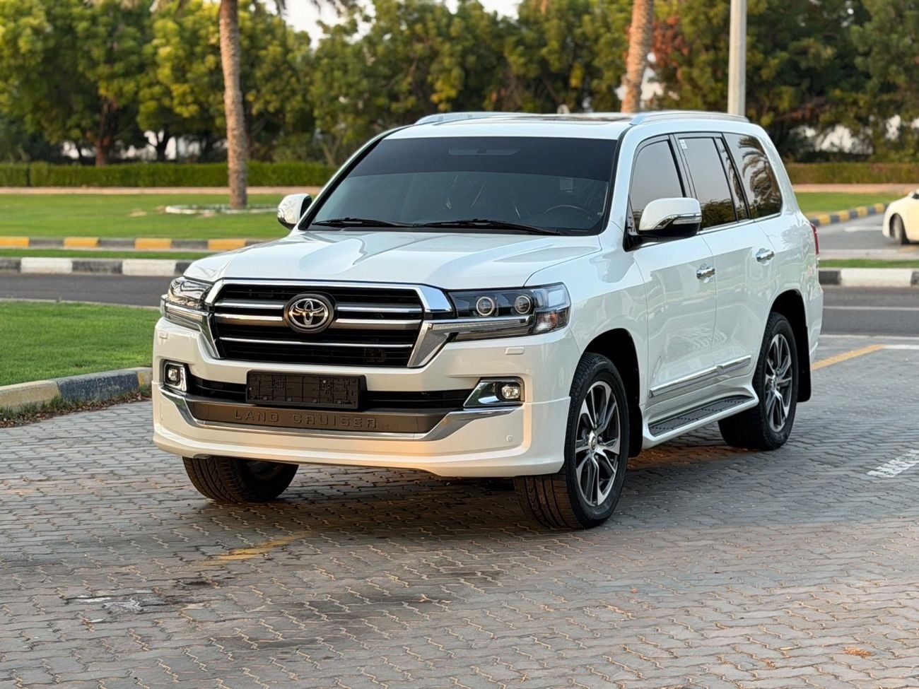Toyota Land Cruiser GXR Grandturing V8