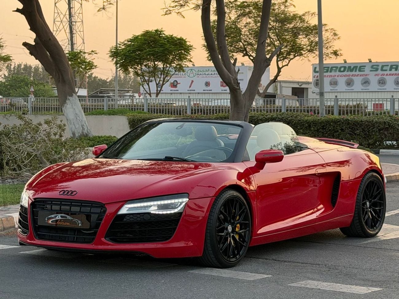 Audi R8 Spyder FSI Audi R8 Spyder 2016 GCC Specs V8 Convertible in Perfect Conditions