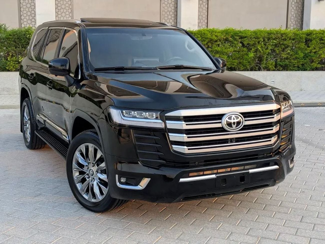 Toyota Land Cruiser GXR Facelifted 2025 Full Option V8 4.6L Interior and Exterior Condition