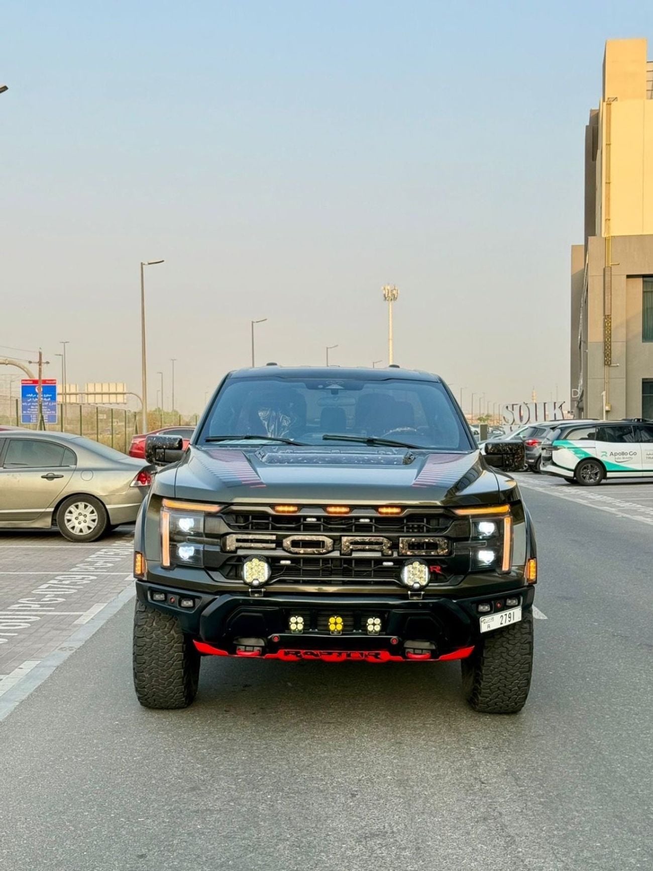 فورد F 150 رابتور كرو لوكس سيارة رابتور آر موديل 2023 معدلة بقوة 485 حصان مسجلة في الإمارات العربية المتحدة