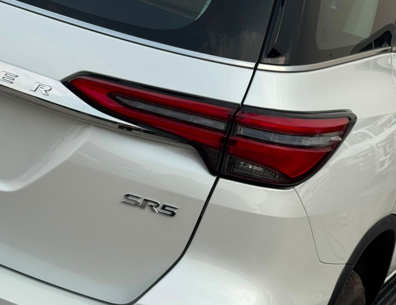 Toyota Fortuner SR5 || 2.8L DIESEL V4 4WD | RADAR | 360*CAMERA | AUTO AC (CODE # FD6FO)
