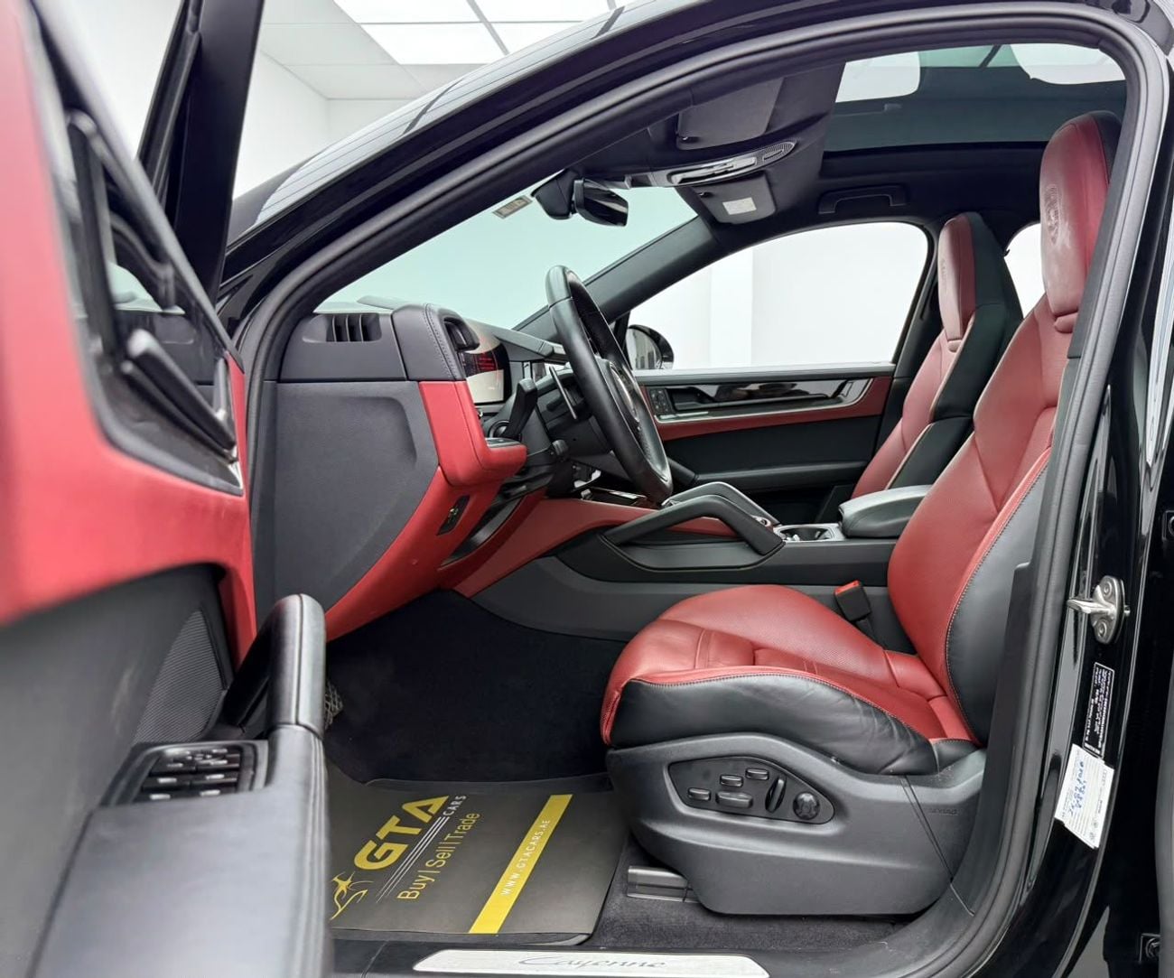 Porsche Cayenne STANDARD 2024 Porsche Cayenne Coupe, Porsche Warranty+Service Contract+Full Service History, GCC Specs.