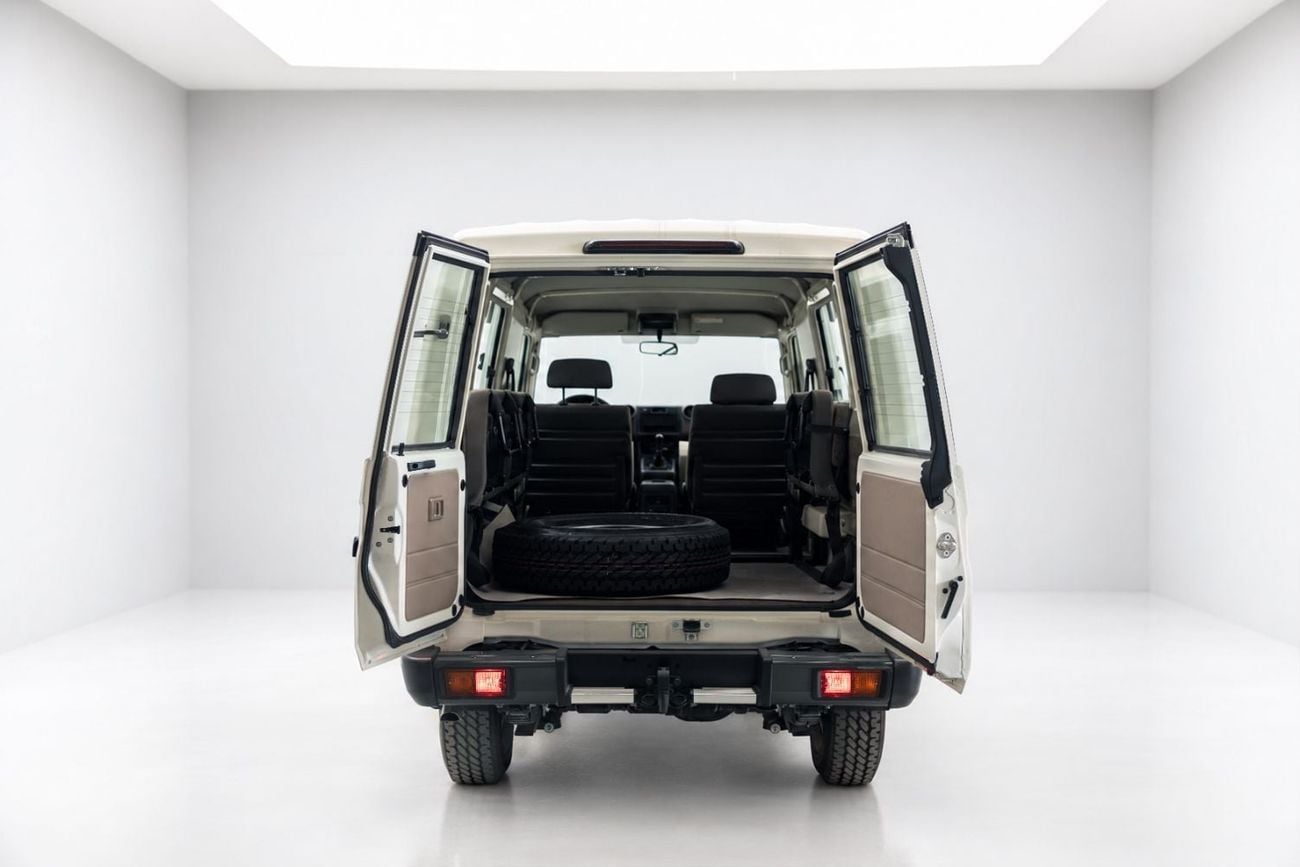 Toyota Land Cruiser 70 LC 78 HARDTOP 4.0L AT - White Inside Oak | Export Only