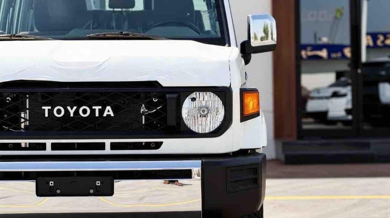 تويوتا لاند كروزر 70 LC76 LX قفل تفاضلي 2026 أبيض