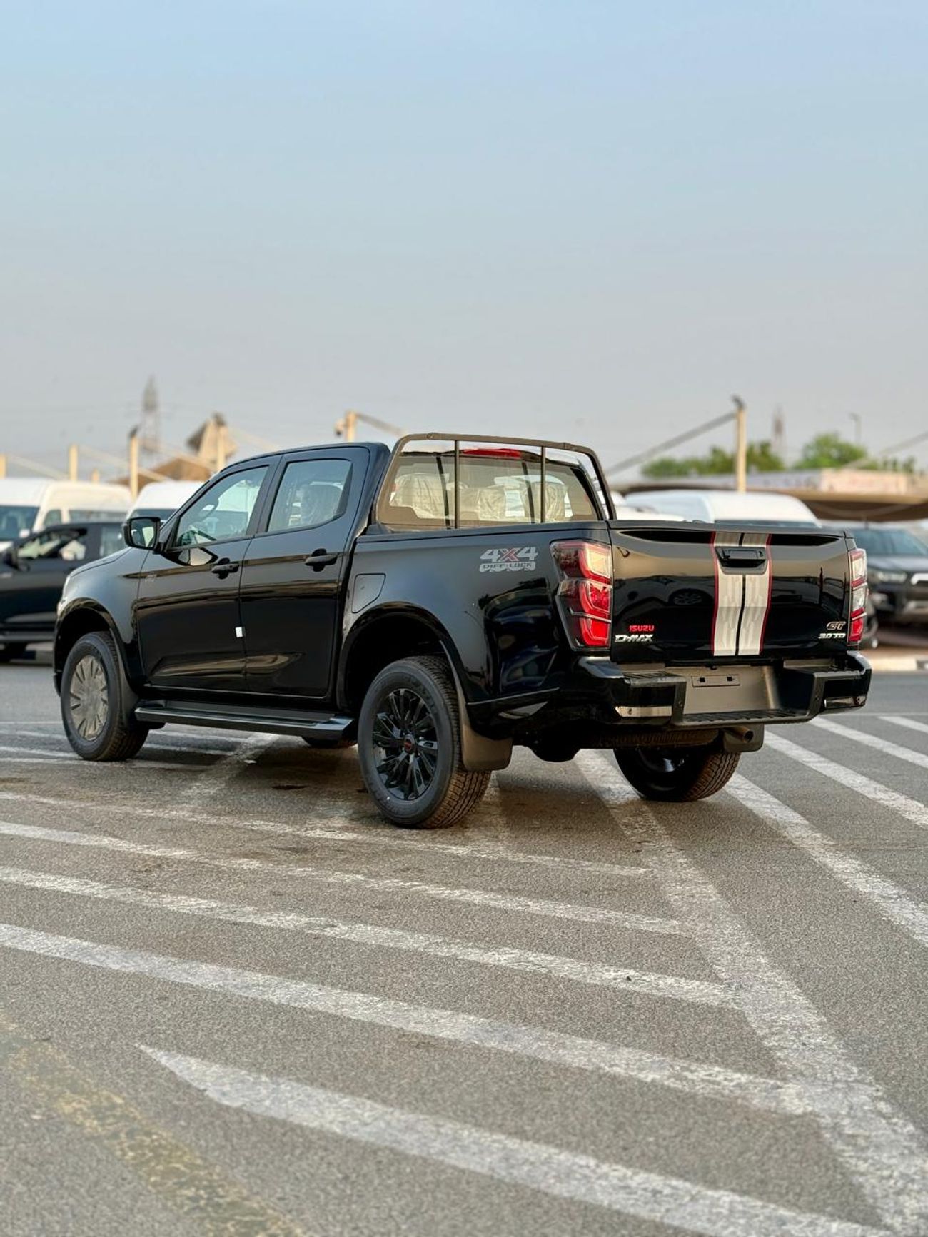 إيسوزو D ماكس ISUZU DMaX - 3.0L - CREW CaB - 4WD - GT - 2027 - BLACK ISUZU DMaX - 3.0L - CREW CaB - 4WD - 2027 - BLACK