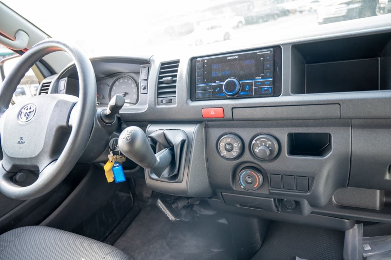 Toyota Hiace PETROL 2.7 HIGHROOF CARGO MANUAL TRANSMISSION