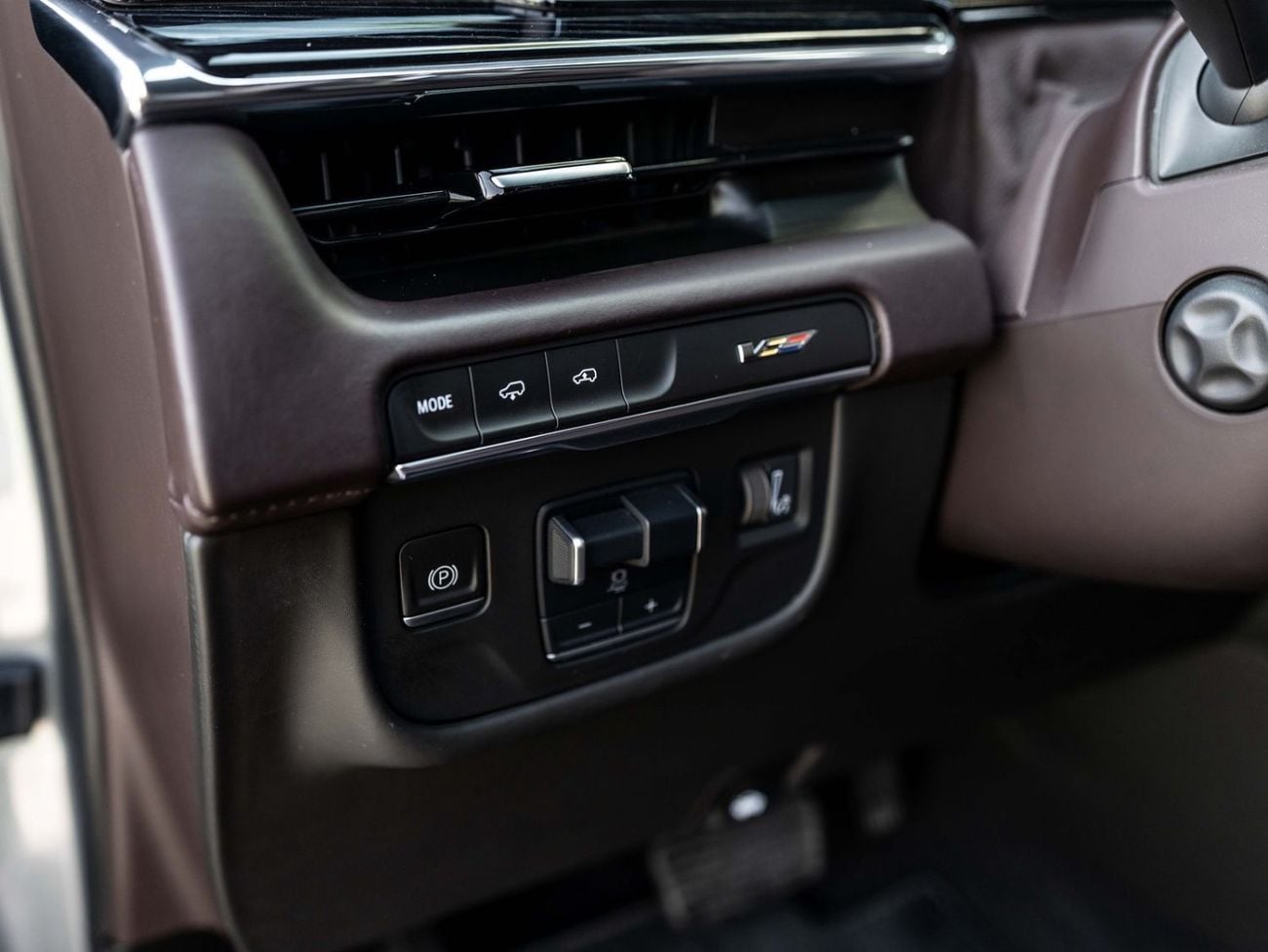 كاديلاك إسكالاد V SERIES Cadillac Escalade 2023 مواصفات خليجية