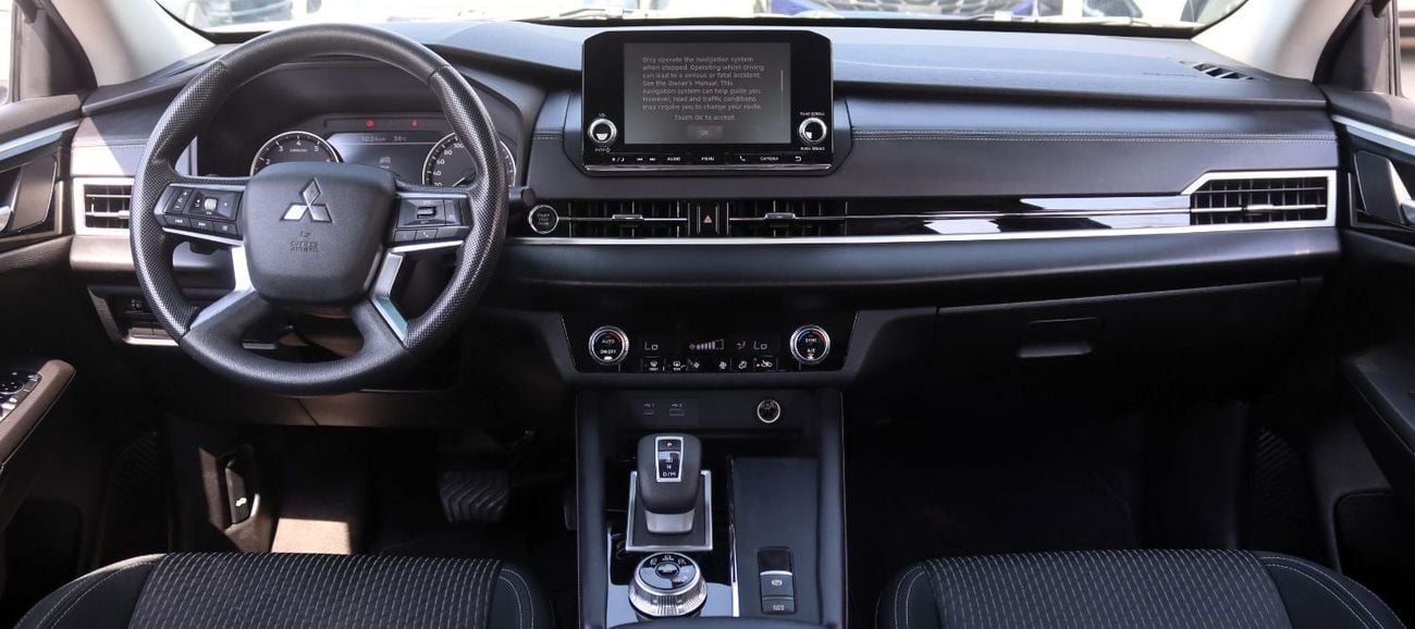 Mitsubishi Outlander GLX MIDLINE ACCIDENTS FREE - GCC - M LINE - ENGINE 2500 CC - PERFECT CONDITION INSIDE OUT