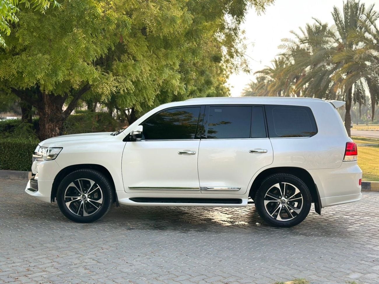 Toyota Land Cruiser VXR