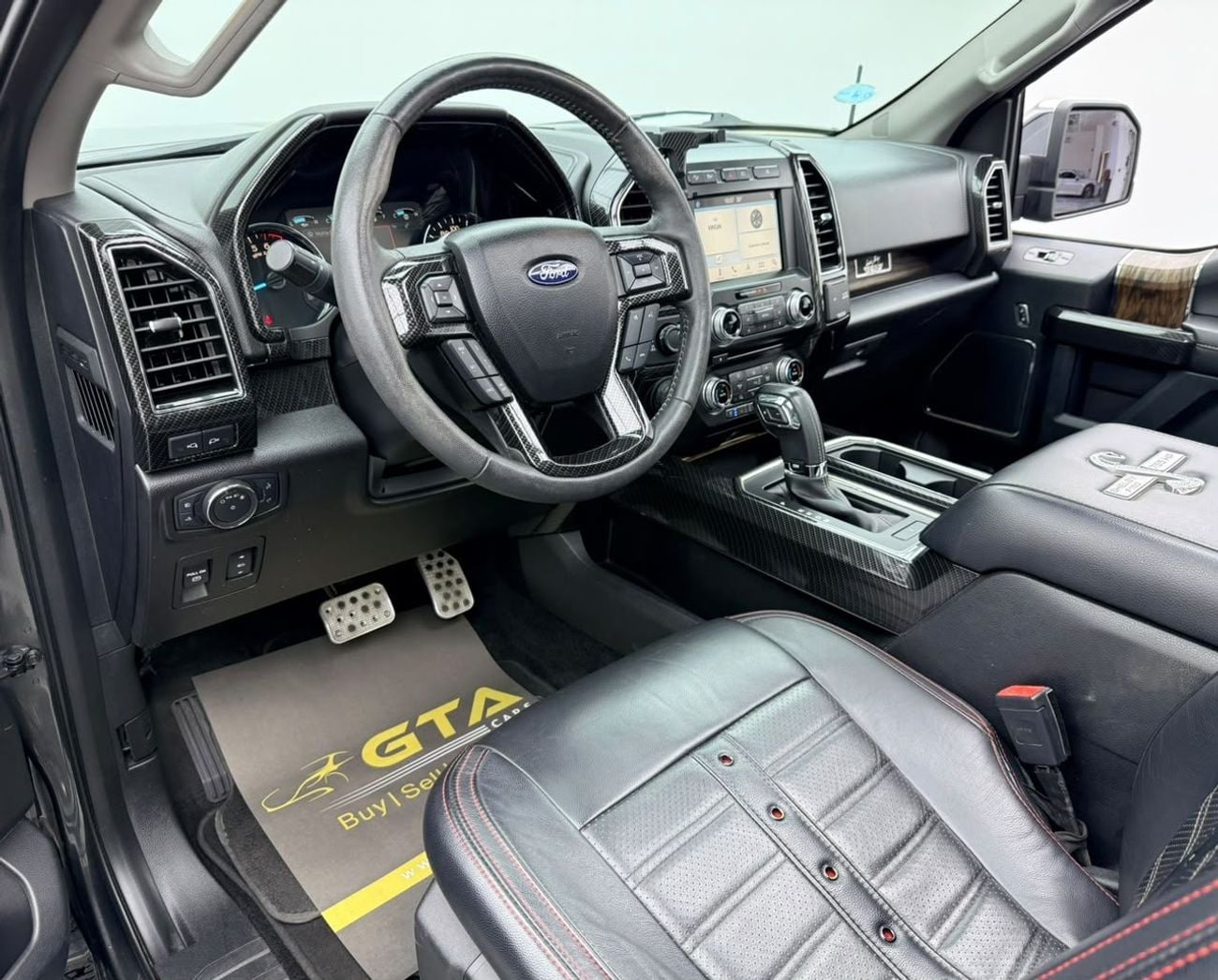 Ford F-150 CREW SHELBY 2018 Ford F150 Shelby, Full Ford Service History, Carbon Fiber Interior, Excellent Condition, GCC