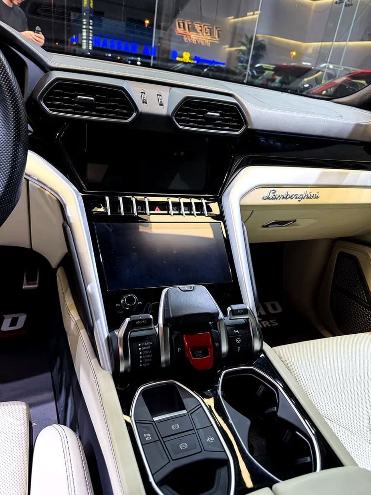 لامبورغيني اوروس ستاندارد ( GCC / STILL UNDER WARRANTY )