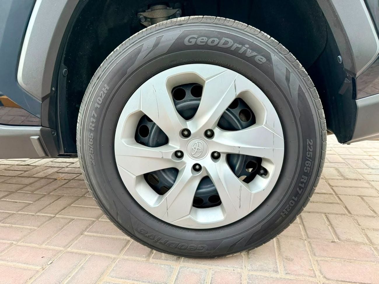 Toyota RAV4 LE