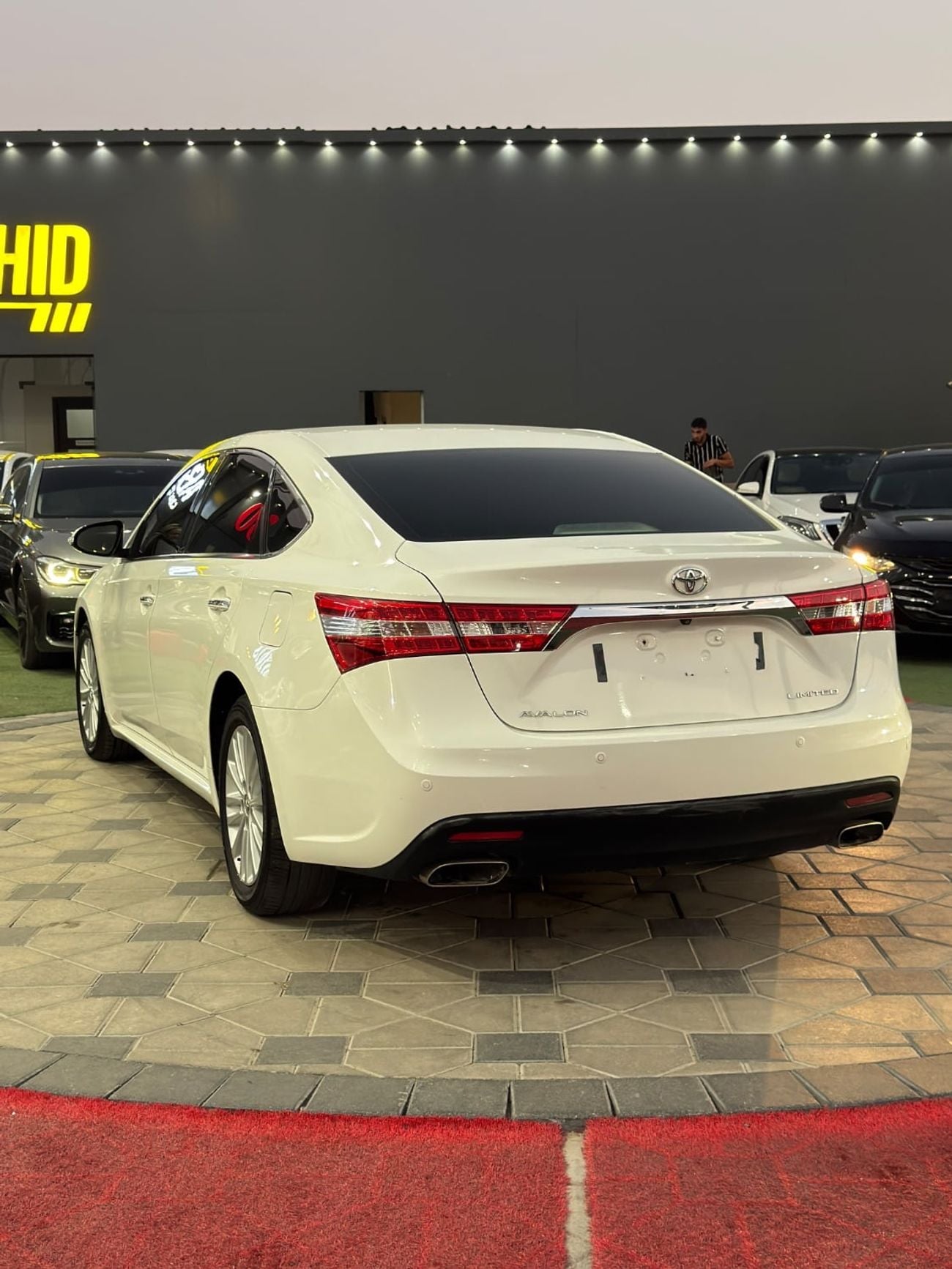تويوتا افالون LIMITED