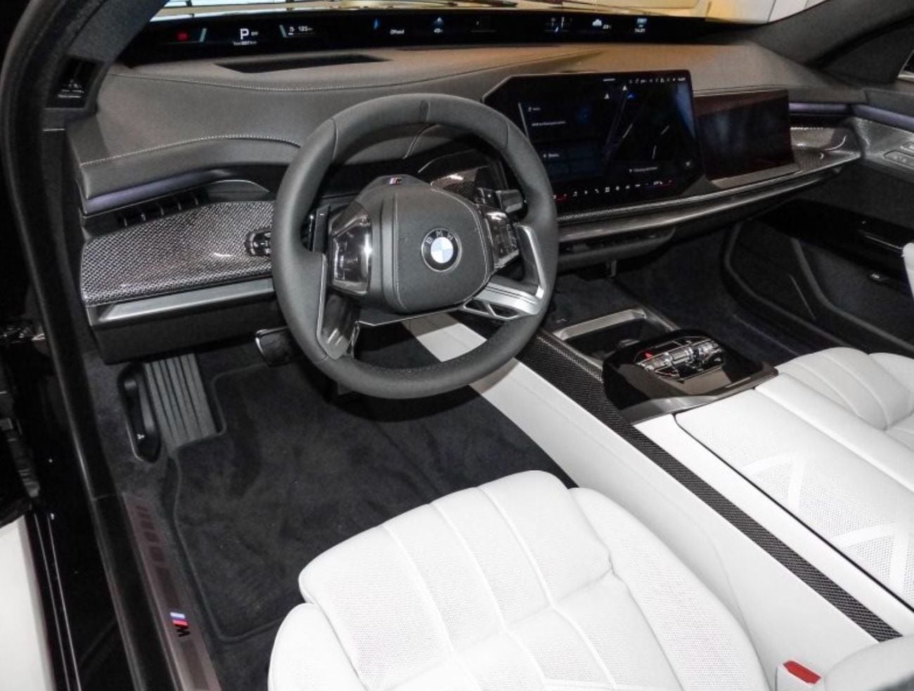 بي أم دبليو i7 XDRIVE60 MASTERCLASS M SPORT PACKAGE