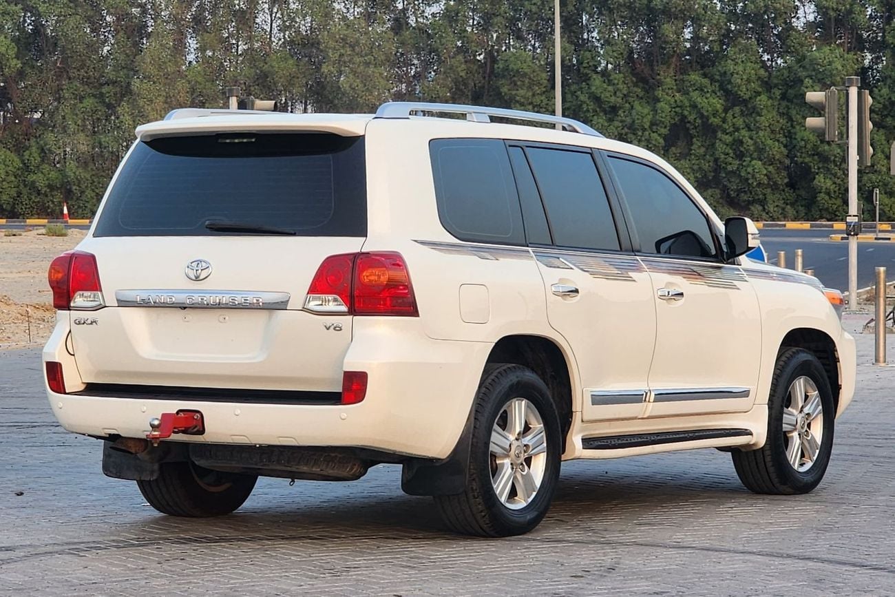 Toyota Land Cruiser GXR V8