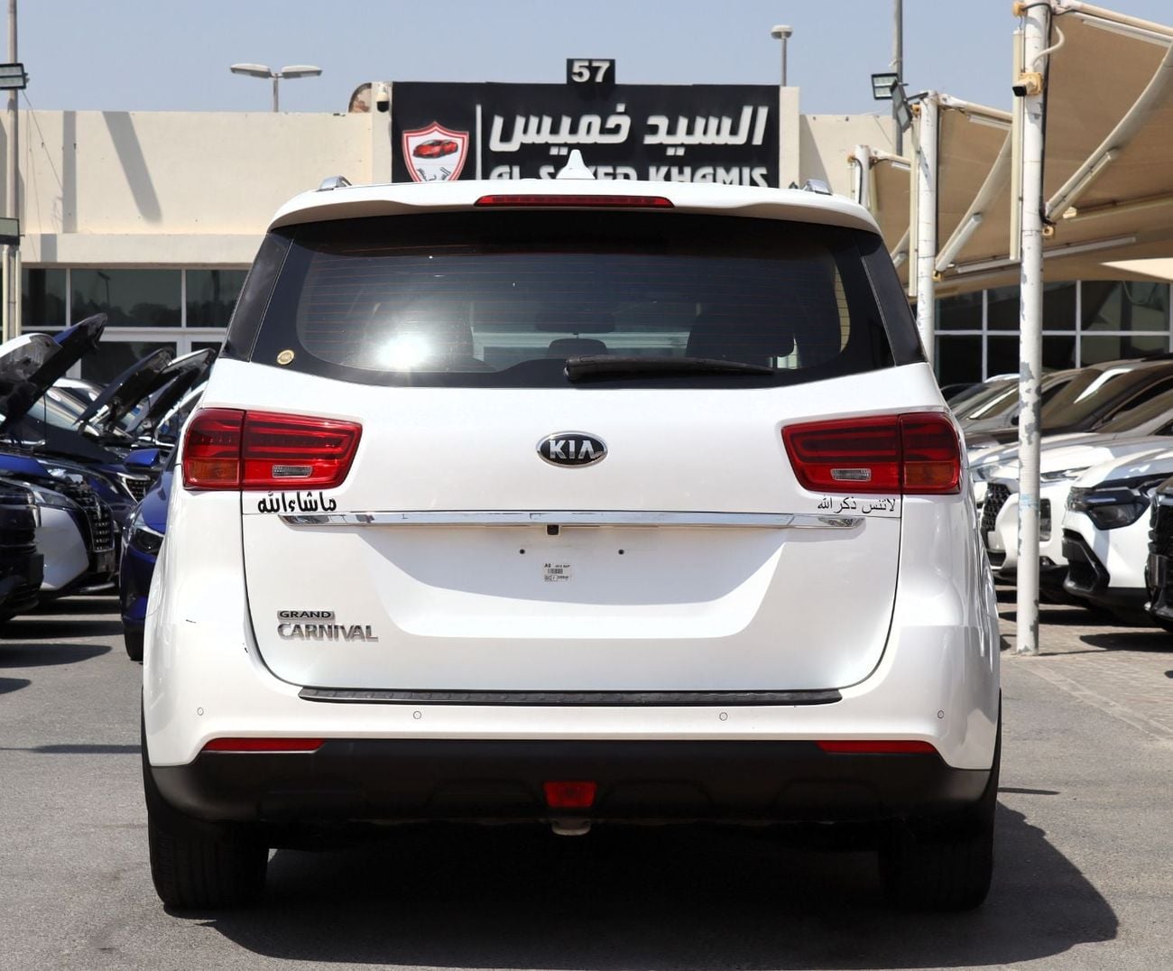 Kia Carnival EX ACCIDENTS FREE - GCC - PERFECT CONDITION INSIDE OUT - MID OPTION