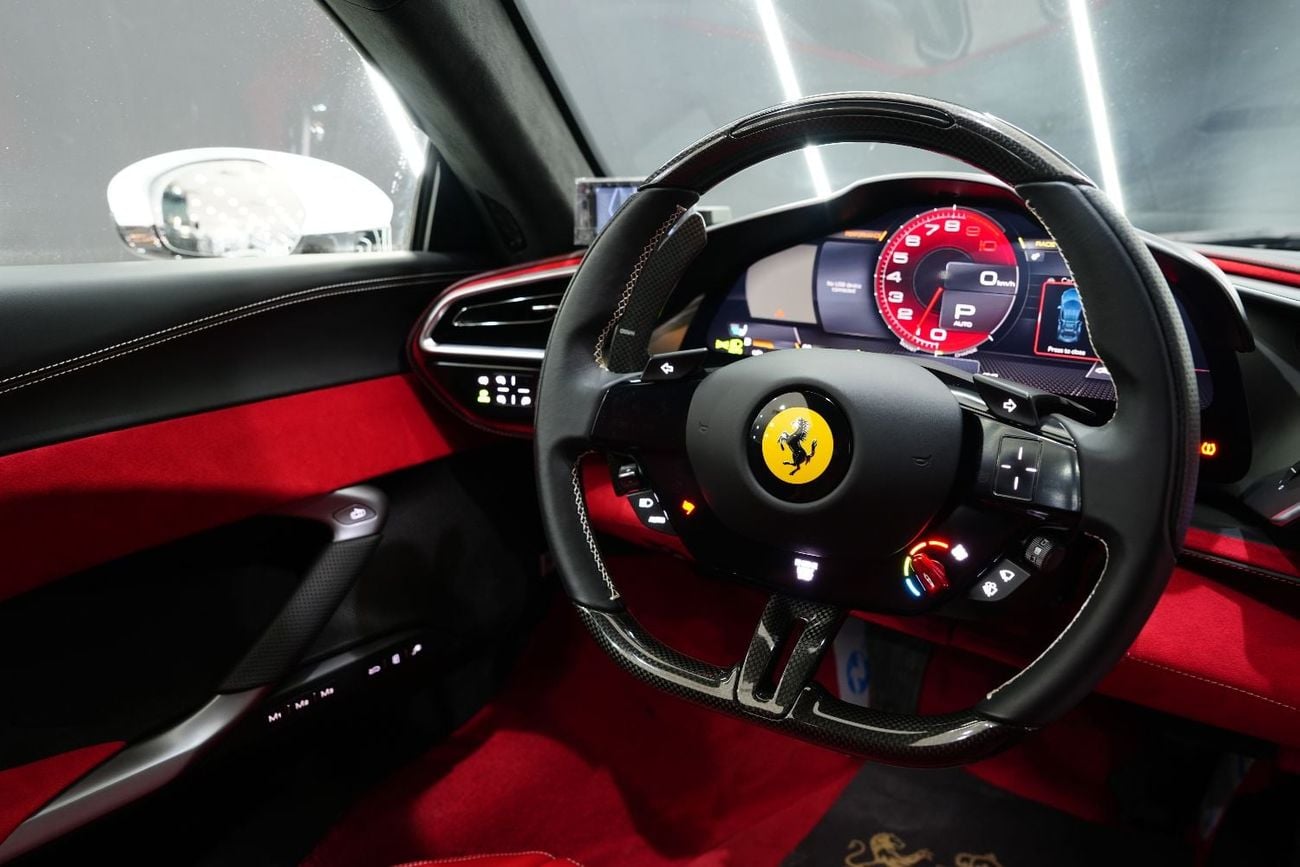 فيراري 296 GTB GTS حزمة أنظمة مساعدة السائق المتقدمة الكاملة، نظام أبل كاربلاي، نظام صوت JBL، تصميم داخلي من ألياف الكر