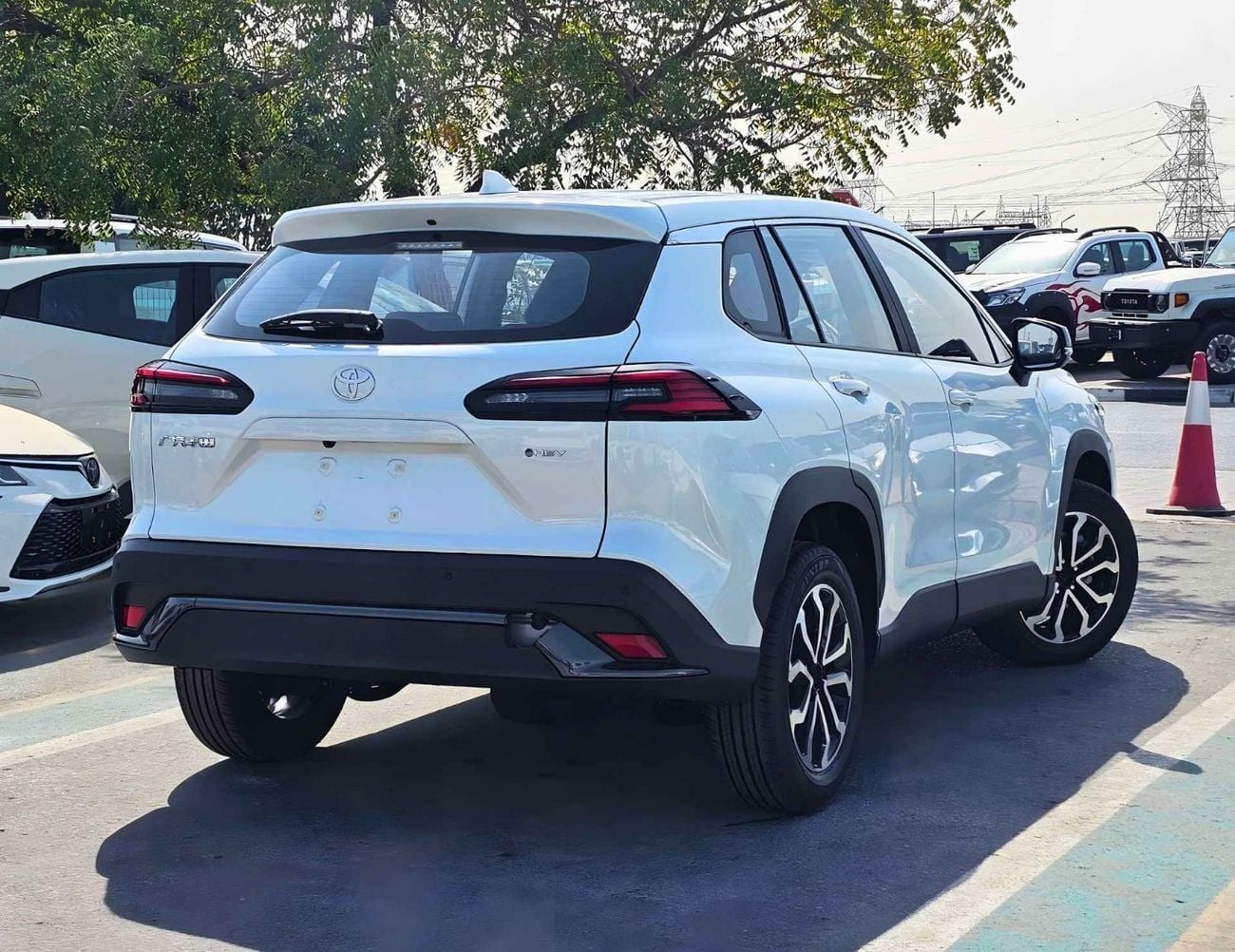 Toyota Frontlander Luxury HYBRID LUXURY WITH ELECTRIC BACK DOOR /2.0L PETROL V4 /RADAR/SUNROOF/DRIVER POWER SEATS (CODE#FLPA)