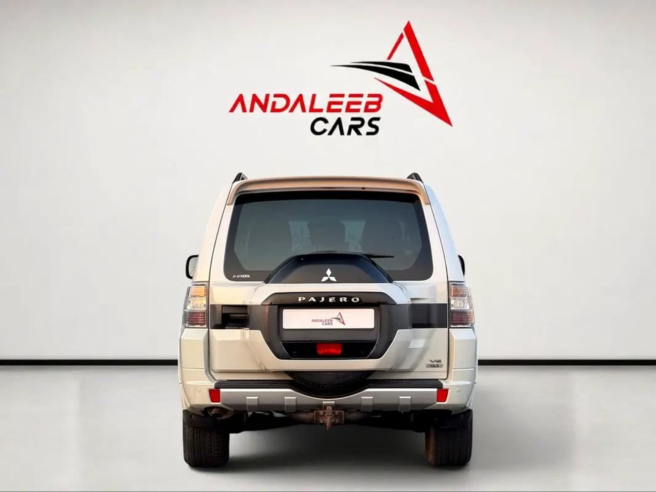 ميتسوبيشي باجيرو GLS V6 | 7-SEATER 4WD SUV | GCC