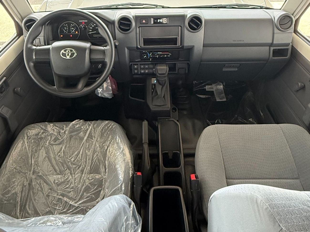 تويوتا لاند كروزر 70 LC 78 HARDTOP 2.8L AT **EXPORT ONLY**التصدير فقط خارج الخليج***
