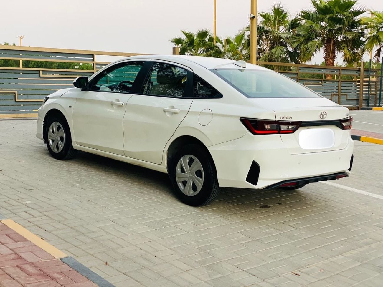 Toyota Yaris E