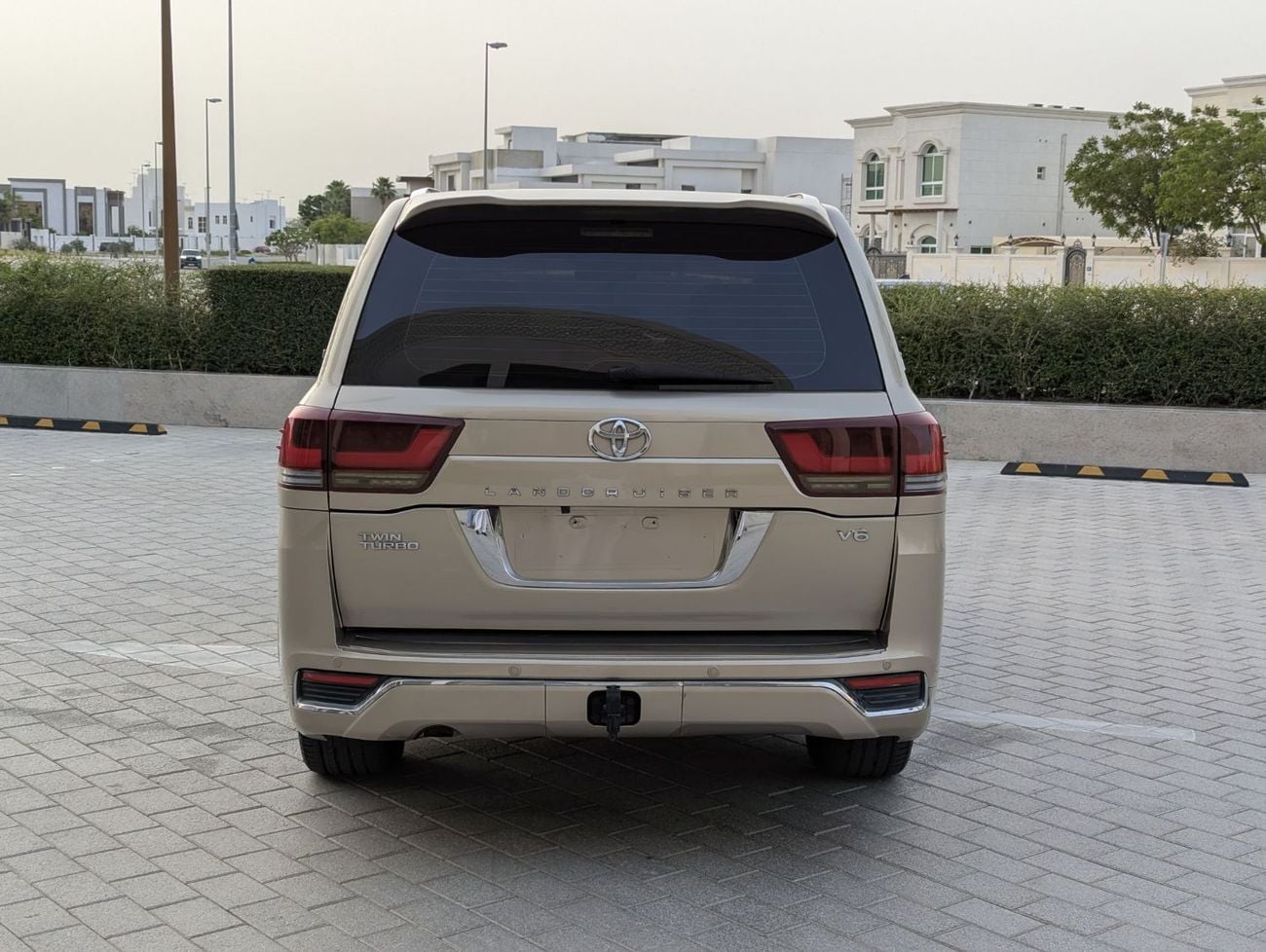 تويوتا لاند كروزر VXR توب