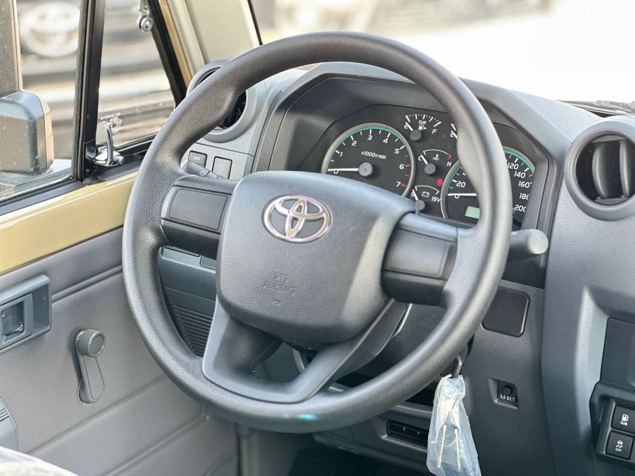 Toyota Land Cruiser 70 LC 78 HARDTOP 4.0L AT