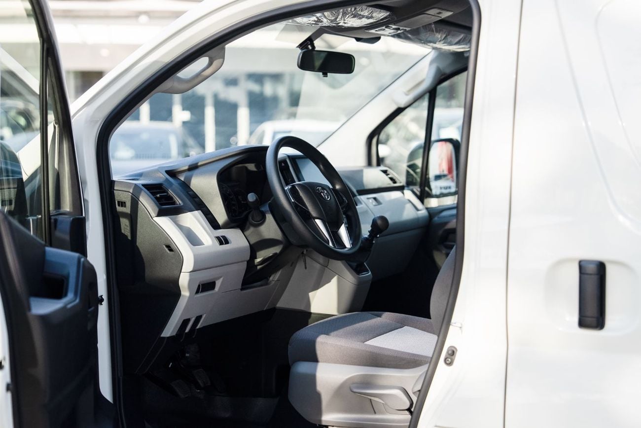 تويوتا هاياس DELIVERY VAN 3.5 لتر - أبيض من الداخل رمادي | للتصدير فقط