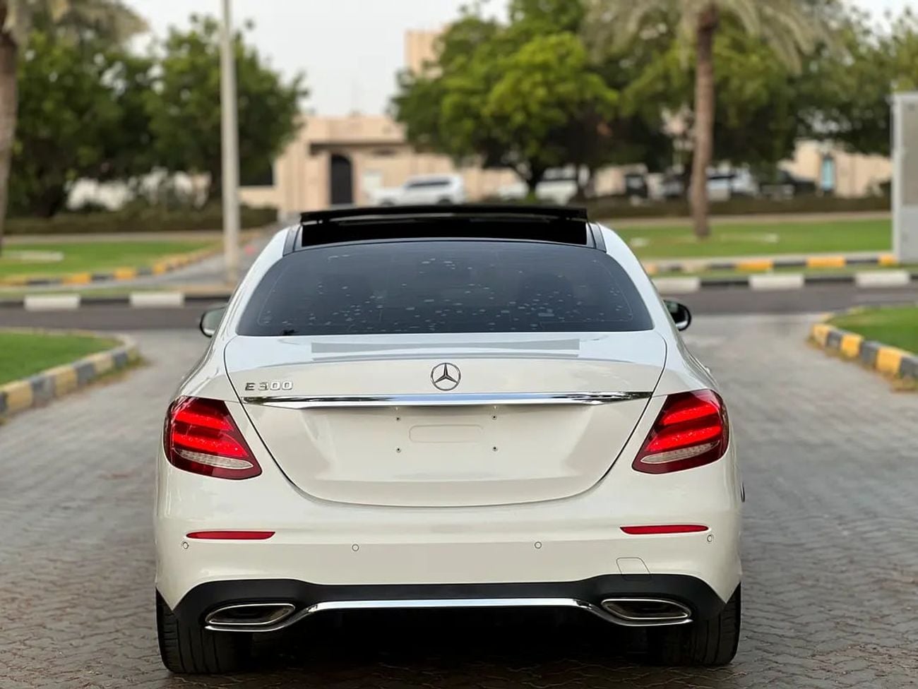 مرسيدس بنز E300 PREMIUM PLUS Mercedes E300. Gcc