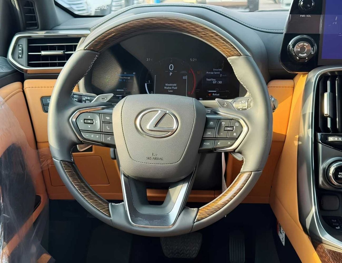 Lexus LX600 SIGNATURE TURBO SPORT || 3.5L PETROL V6 | RADAR | REAR ENTERTAINMENT SCREEN | LETAHER / SUNROOF (CODE # L6TSO)