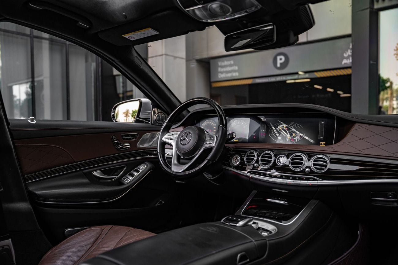 مرسيدس مايباخ S650 مايباخ V12 سيارة كاملة المواصفات، أوراقها سليمة، لم تتعرض لحوادث، خضعت لصيانة شاملة وجاهزة للانطلاق.