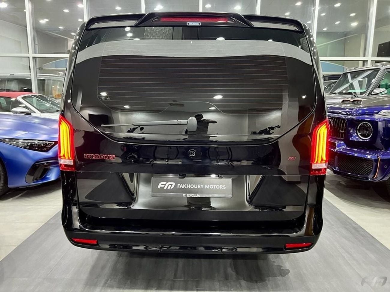 Mercedes Benz V 250 AVANTGARDE/E VIP BUSINESS VAN – FULL LUXURY OPTION | BRAND NEW | GCC | 2023 ORIGINAL BRABUS BODY KIT WITH CERTIF