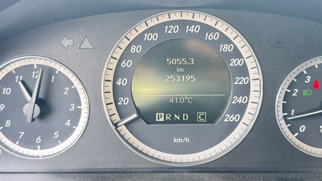مرسيدس بنز E200 مجلس التعاون الخليجي في حالة جيدة