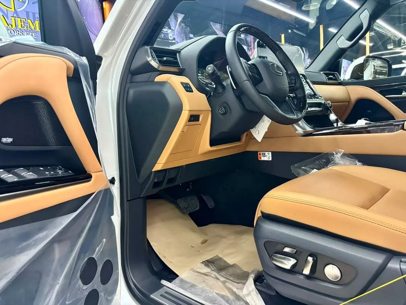 Lexus LX700h SIGNATURE / LX700 H SIGNATURE / WITHOUT PARK / GCC