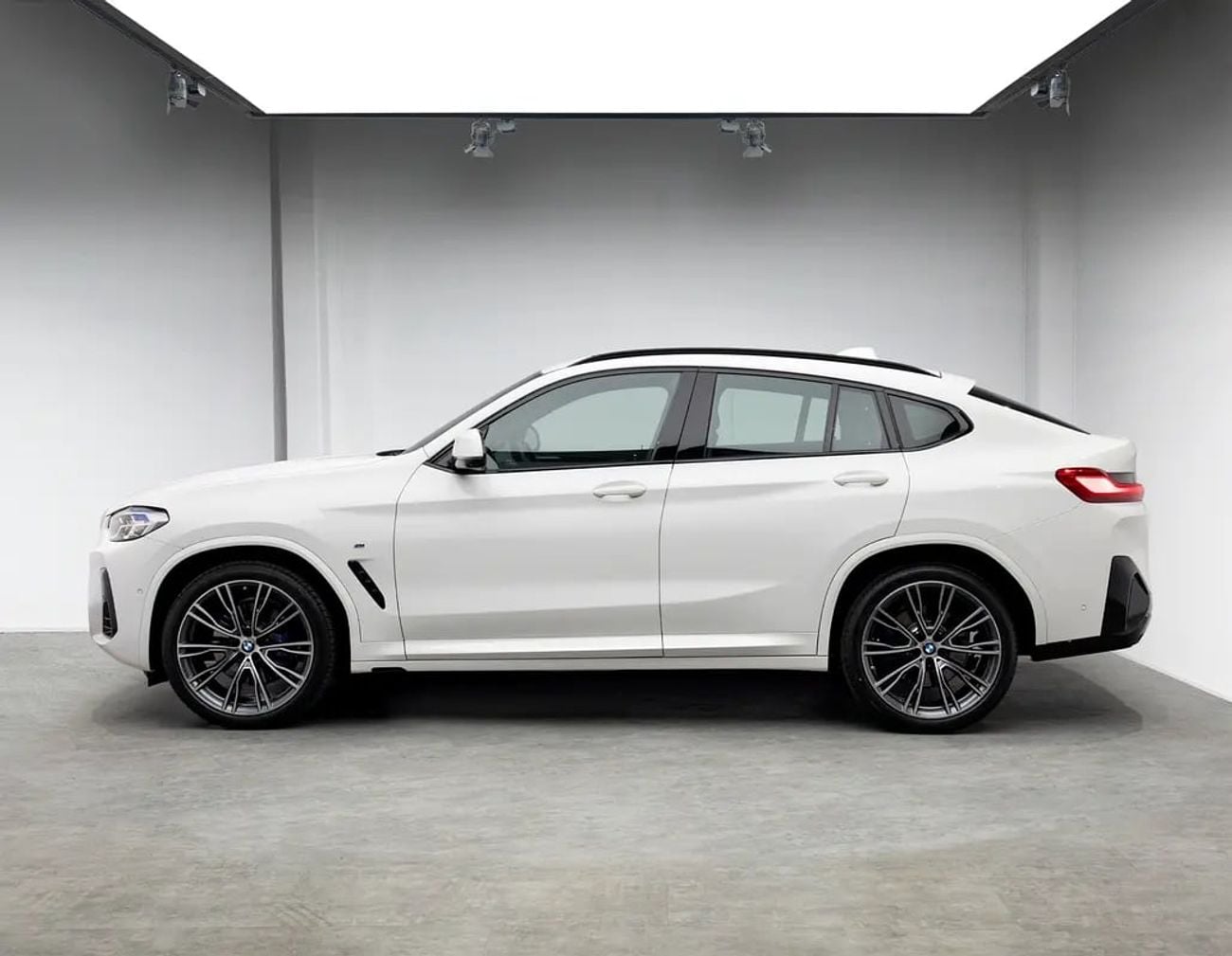 BMW X4 XDRIVE 30I M SPORT FDSH •Warranty + Service Contract • GCC